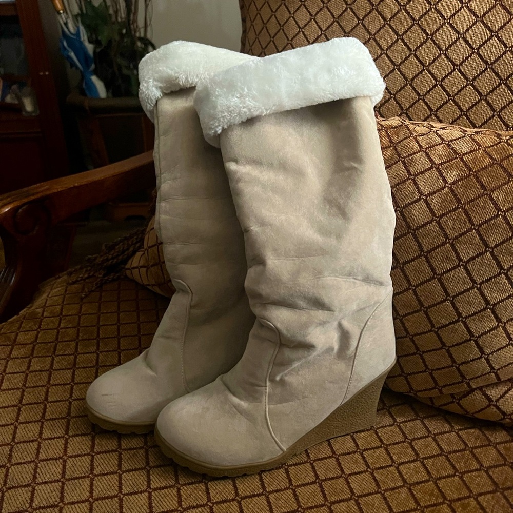 Boots with wedge heel